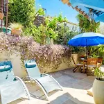à De 35 M² + Piscine Privée