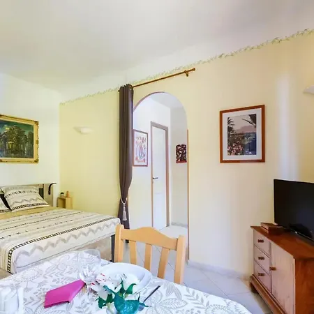 A De 35 M² + Piscine Privee